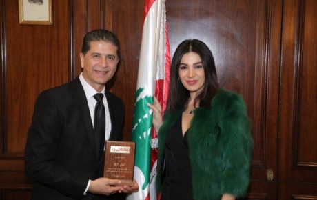 تكريم من مجلة اكسبو لرئيس نقابة مستوردي السيارات المستعملة في لبنان ايلي قزي